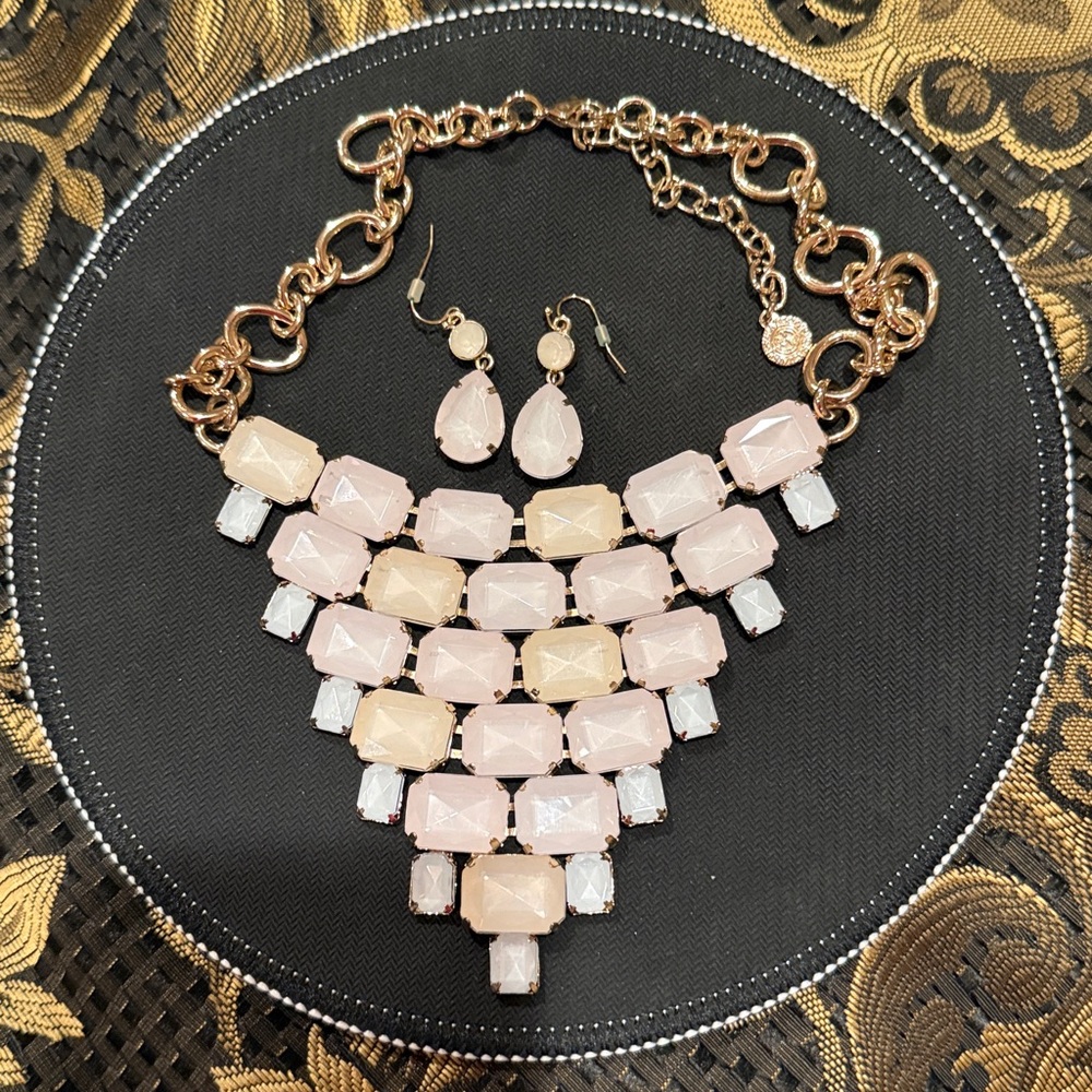 Cache Gold and Cream2 Piece Set Necklace and Earrings Set